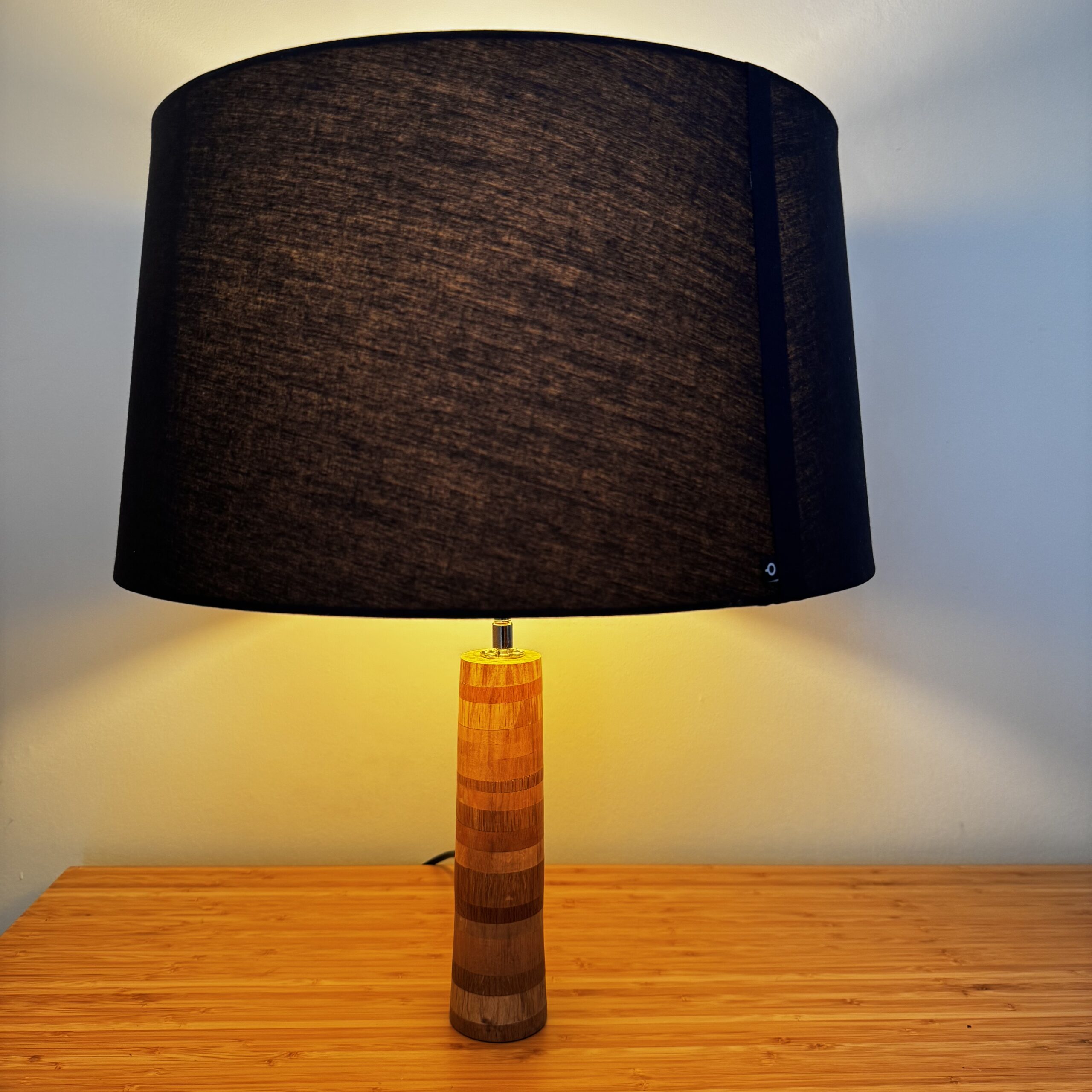 Lampe artisanale de haute qualité en patchwork tourné