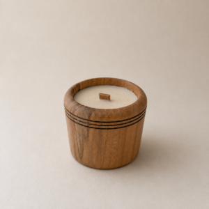 Bougie Gaëlle en bois de hêtre striée, 100% artisanale et.naturelle