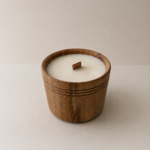 Bougie Esty, 100% artisanale et naturelle, en hêtre avec double mèche maison en bois, avec stries décoratives
